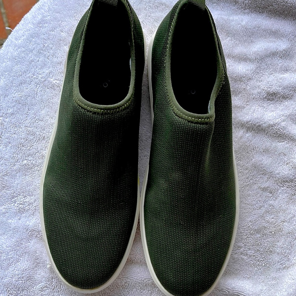 Blondo green slip on deck shoes